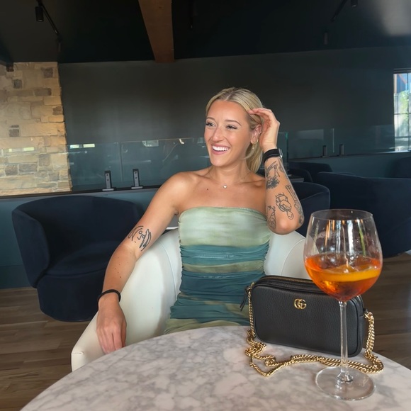 Meet your Posher, Taylor - Picture 9 of 12